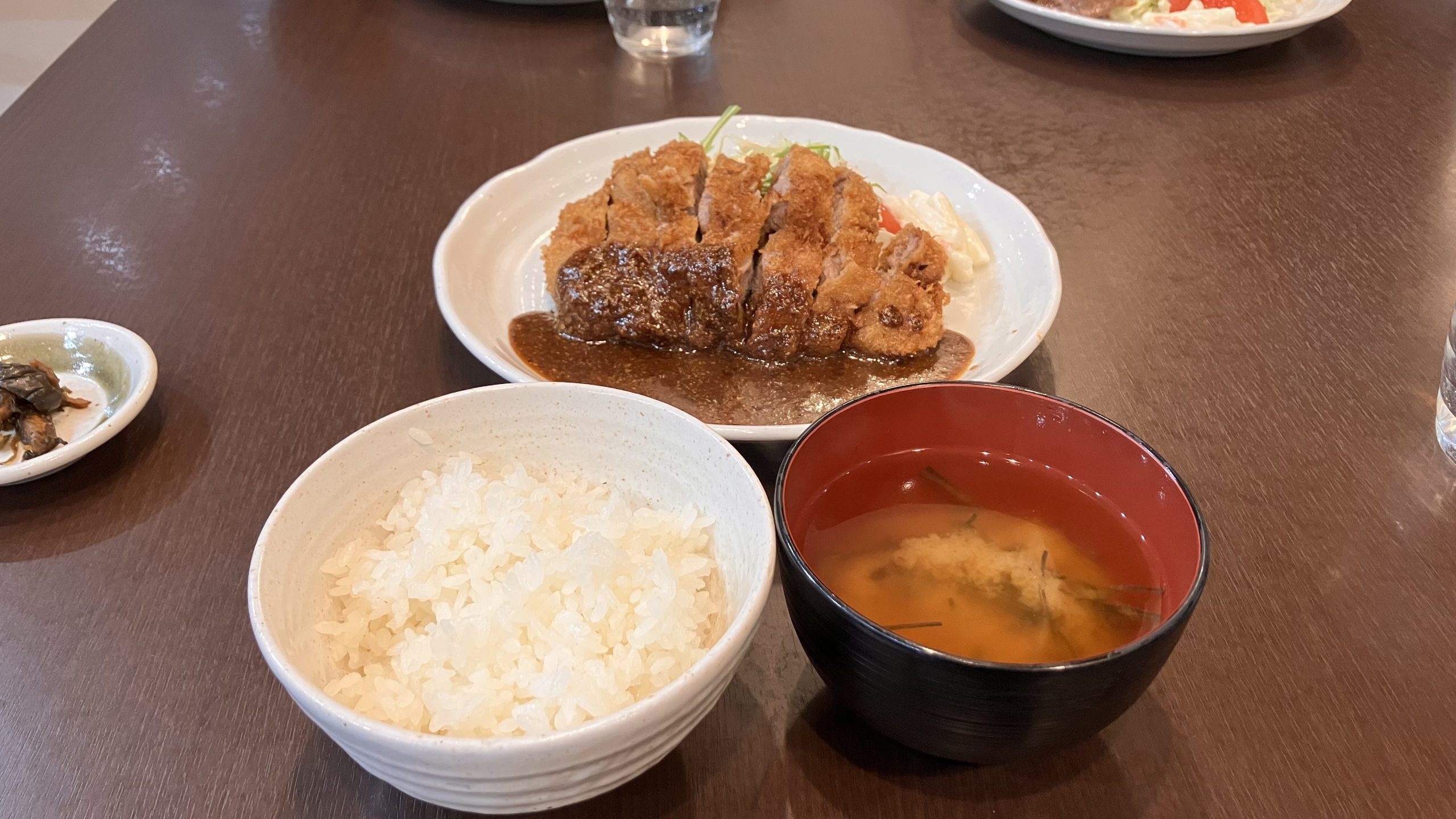 洋食屋小林のロースカツ定食